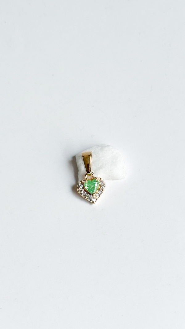 DIJE CORAZON ENCAJE VERDE